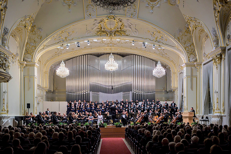 Slovenská filharmónia: Mozart, Mendelssohn 1. december 2022 –Slovenská filharmónia, Slovenský filharmonický zbor, Petr Altrichter – dirigent, Thomas Lang – zbormajster, Simona Houda Šaturová – soprán, Jana Kurucová – mezzosoprán, Juraj Hollý – tenor (foto Alexander Trizuljak)