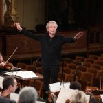 Dirigent Franz Welser-Möst na zkoušce s Vídeňskými filharmoniky (zdroj Wiener Philharmoniker)