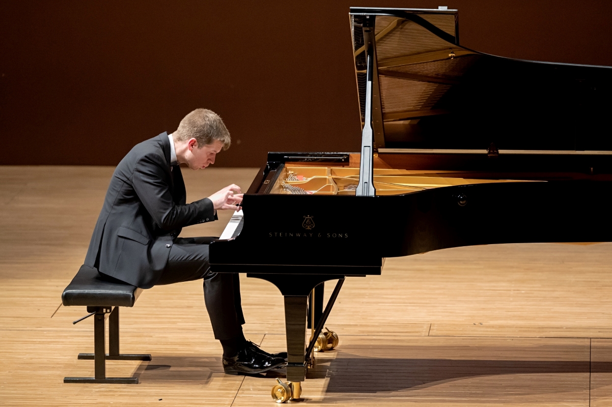 Marek Kozák – Klavírní recitál 18. února 2023, Rudolfinum, Dvořákova síň, Praha (zdroj Symfonický orchestr hl. m. Prahy FOK)