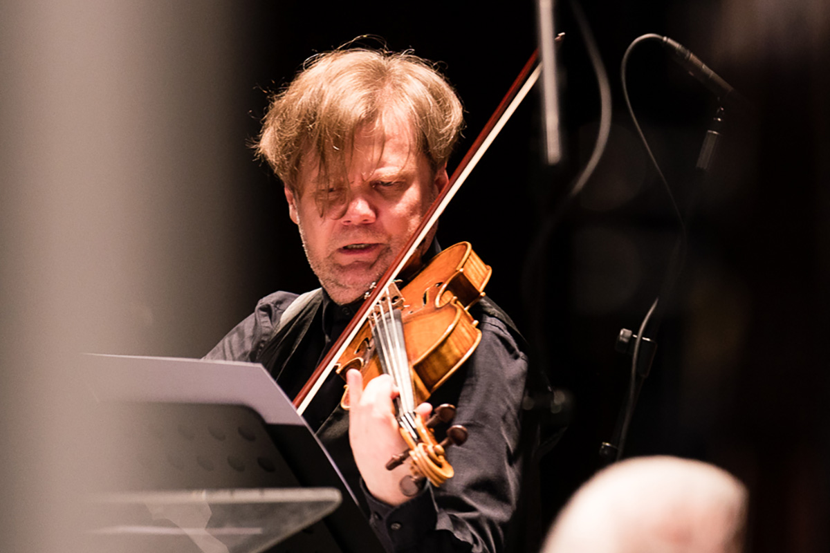 Filharmonie Brno – Schnittke & Rachmaninov, Cyklus Filharmonie v divadle, 9. března 2023 – Milan Paľa (foto Jan Prokopius)