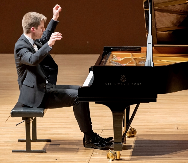 Marek Kozák – Klavírní recitál 18. února 2023, Rudolfinum, Dvořákova síň, Praha (zdroj Symfonický orchestr hl. m. Prahy FOK)