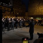 Orchestr Národního divadla zahrál na piazzetě ukrajinskou hymnu, 23. února 2023 (zdroj Národní divadlo)
