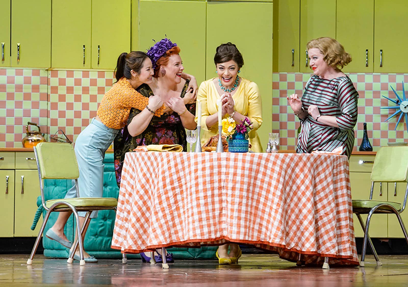 Giuseppe Verdi: Falstaff, 1. dubna 2023, Metropolitní opera v New Yorku – Hera Hyesang Park, Marie-Nicole Lemieux, Ailyn Pérez a Jennifer Johnson Cano (foto Karen Almond)