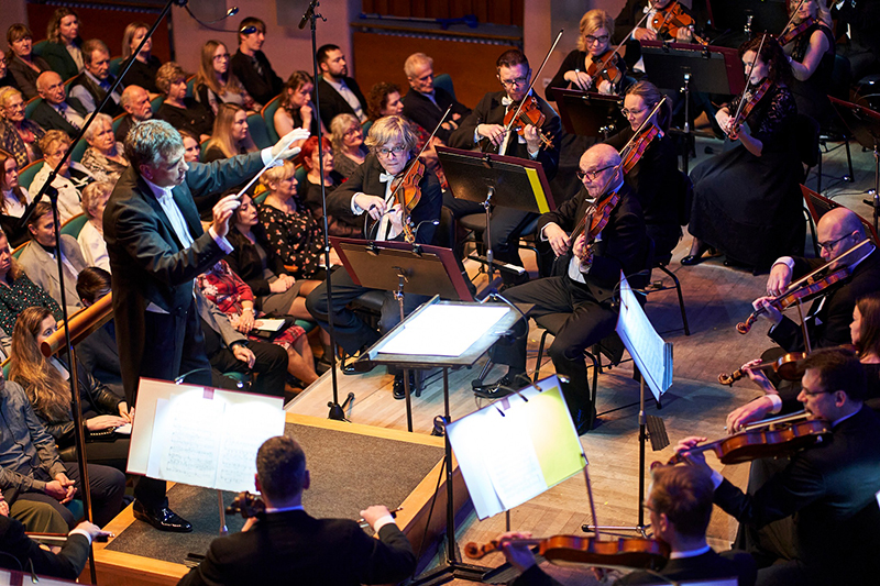 C4 – Filmová hudba velkých skladatelů, 24. března 2023 – Moravská filharmonie Olomouc a Zsolt Hamar (foto Filip Jančo)