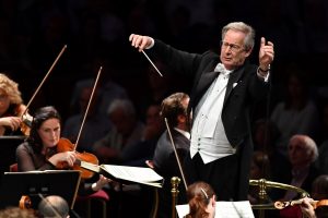 Sir John Eliot Gardiner (zdroj Monteverdi Choir & Orchestras, foto Chris Christodoulou)