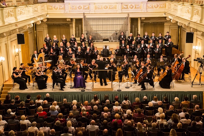 Český filharmonický sbor Brno & PKF-Prague Philharmonia - dirigent Petr Fiala - Brno 6..9.2015 (foto Petr Francán)