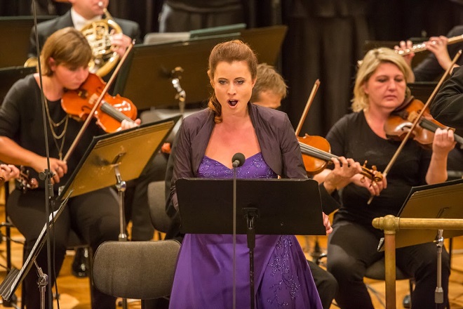 Český filharmonický sbor Brno & PKF-Prague Philharmonia - dirigent Petr Fiala, Hana Škarková (soprán) - Brno 6..9.2015 (foto Petr Francán)