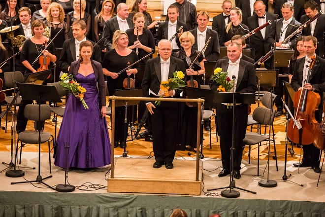 Český filharmonický sbor Brno & PKF-Prague Philharmonia - dirigent Petr Fiala, Hana Škarková (soprán), Tomáš badura (baryton) - Brno 6..9.2015 (foto Petr Francán)