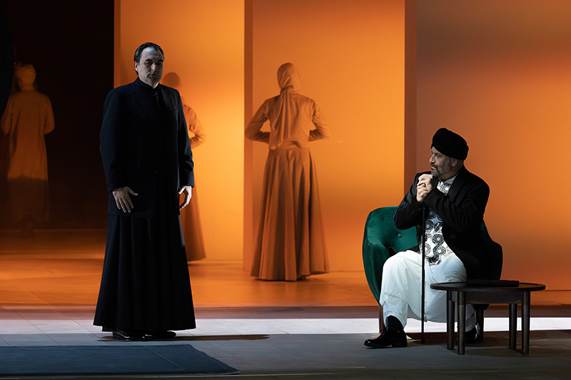 Antonín Dvořák: Armida, Národní divadlo v Praze – Svatopluk Sem (Ismen), František Zahradníček (Hydraot) (foto Zdeněk Sokol)