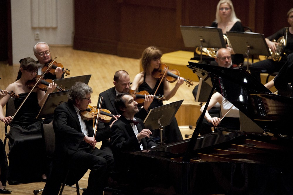 Zahajovací koncert festivalu Pardubické hudební jaro – Adam Skoumal, Komorní filharmonie Pardubice (foto Lada a Miloš Kolesárovi)