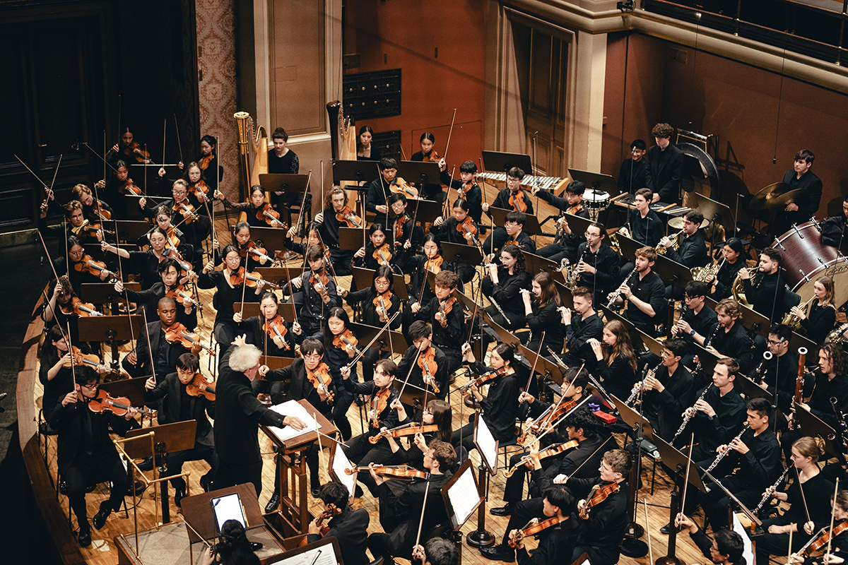 Boston Philharmonic Youth Orchestra: Benjamin Zander & Zlatomir Fung, 17. června 2024, Dvořákova síň, Rudolfinum (foto Paul Mardy)