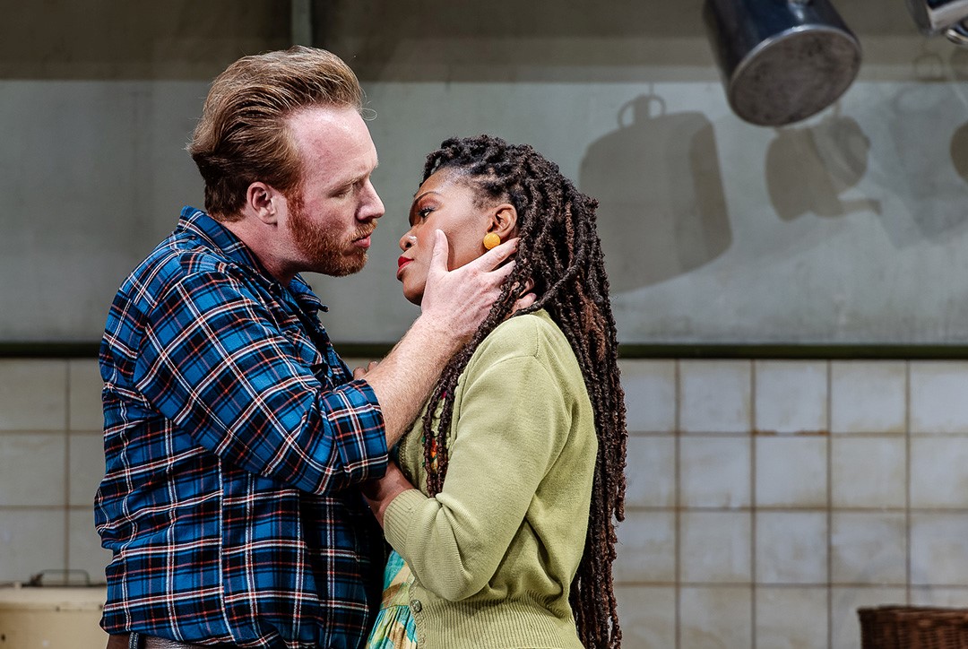 Bedřich Smetana: Prodaná nevěsta – Pumeza Matshikiza, Oliver Johnston, 5. července 2023, Garsington Opera (zdroj Garsington Opera)