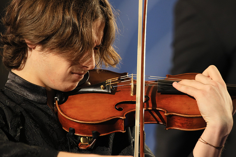 Festival Krumlov: Vadim Gluzman a mladí talenti, 28. července 2023, Zámecká jízdárna – Roman Červinka (zdroj Festival Krumlov)