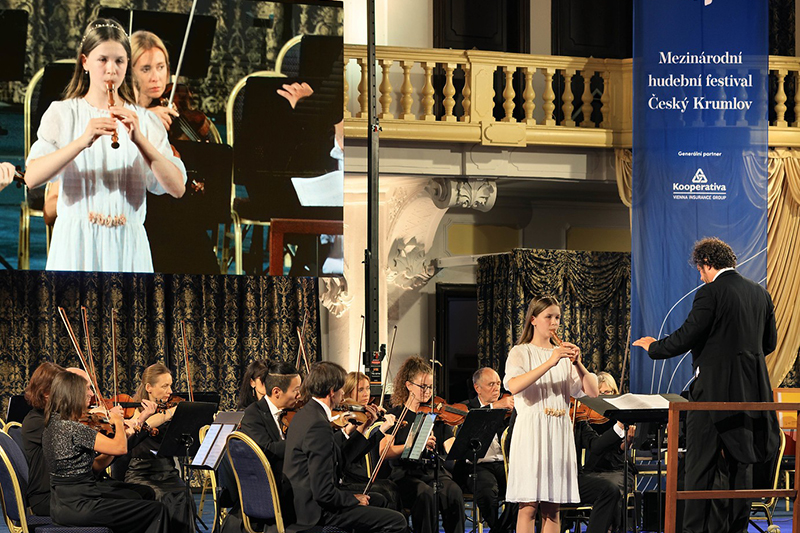 Festival Krumlov: Vadim Gluzman a mladí talenti, 28. července 2023, Zámecká jízdárna – Klára Valentovičová, Peter Valentovič a Jihočeská filharmonie (zdroj Festival Krumlov)