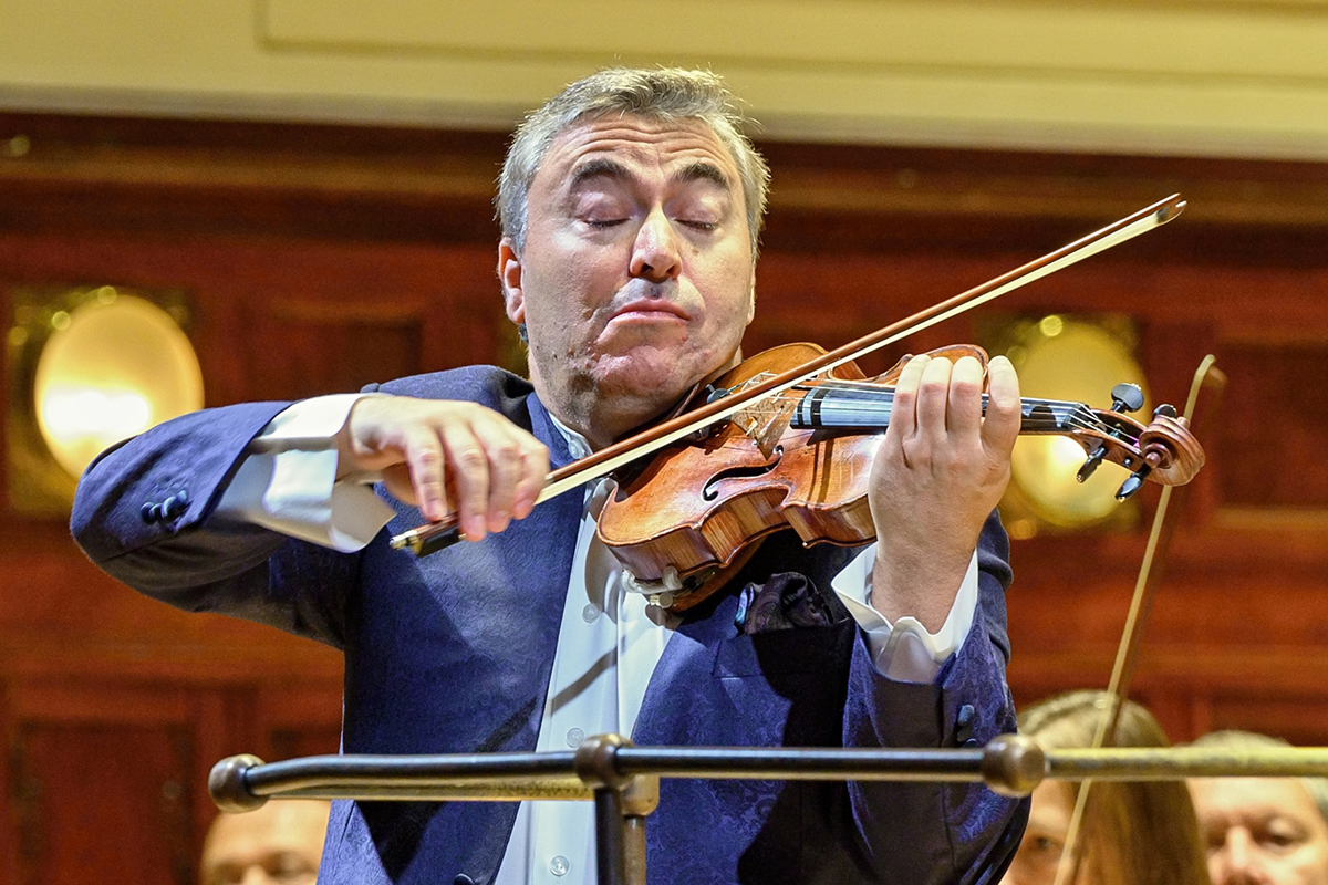 Zahajovací koncert Symfonického orchestru hlavního města Prahy FOK, 13. září 2023, Smetanova síň Obecního domu – Maxim Vengerov (foto Petr Dyrc)