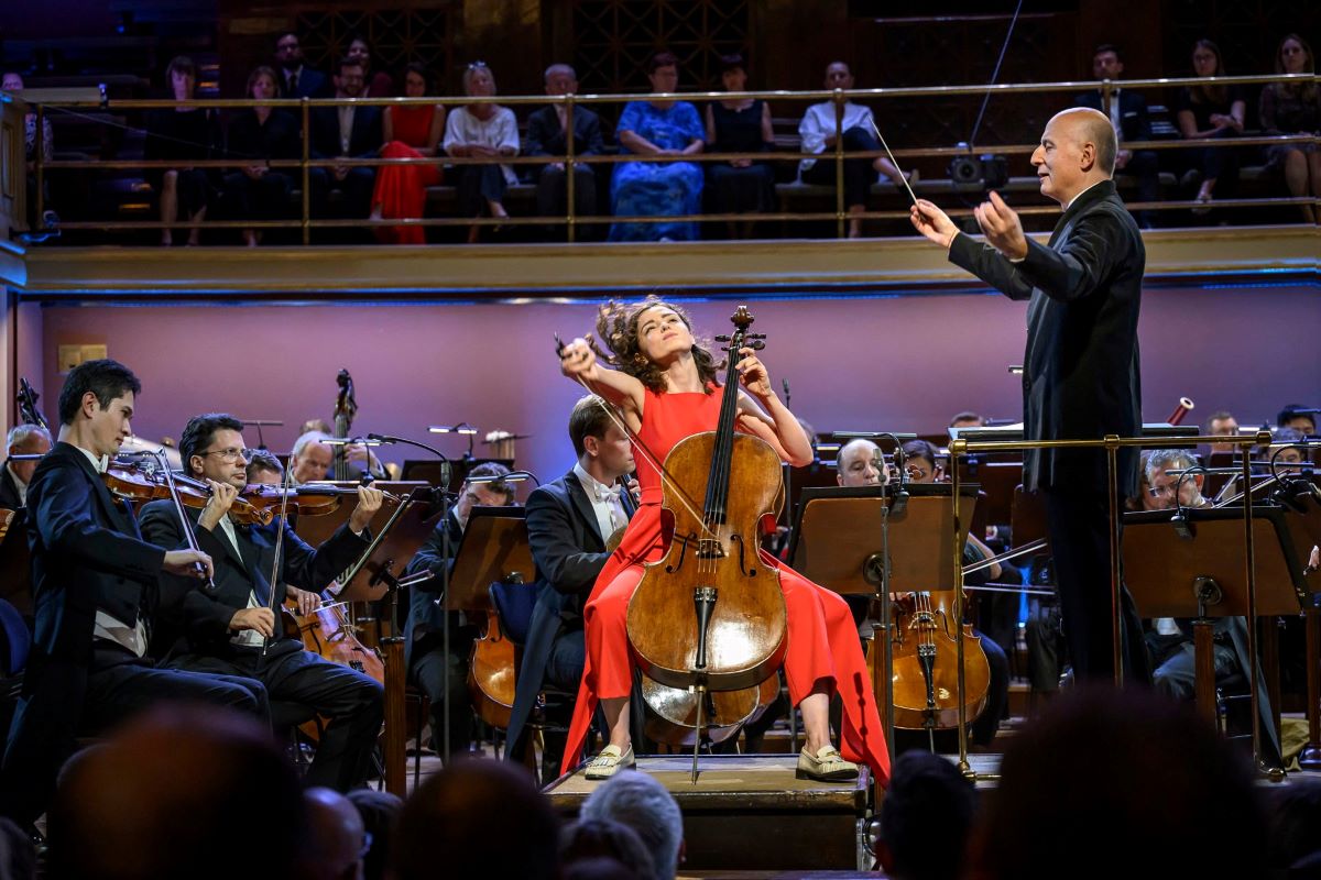 Zahajovací koncert Dvořákovy Prahy 2023: Anastasia Kobekina, Paavo Järvi, Tonhalle-Orchester Zürich, 7. září 2023, Rudolfinum (zdroj Dvořákova Praha, foto Petra Hajská)