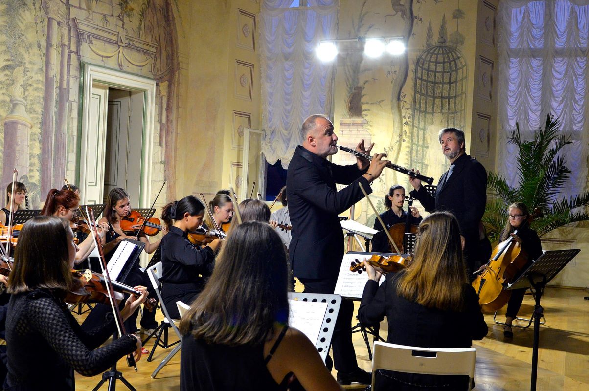 Zahajovací koncert festivalu Haydnovy hudební slavnosti: Vilém Veverka, Orchestr Konzervatoře Plzeň, Jiří Štrunc, 8. září 2023, státní zámek Nebílovy (zdroj Haydnovy hudební slavnosti)