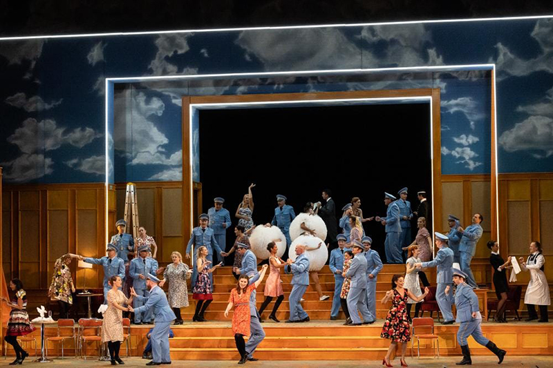 Gaetano Donizetti: Nápoj lásky, Státní opera (foto Zdeněk Sokol)