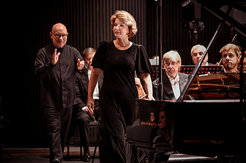 Moravský podzim – Zahajovací koncert. 1. října 2023, Janáčkovo divadlo – Dennis Russell Davies, Polina Osetinskaja a Filharmonie Brno (foto Marek Olbrzymek)