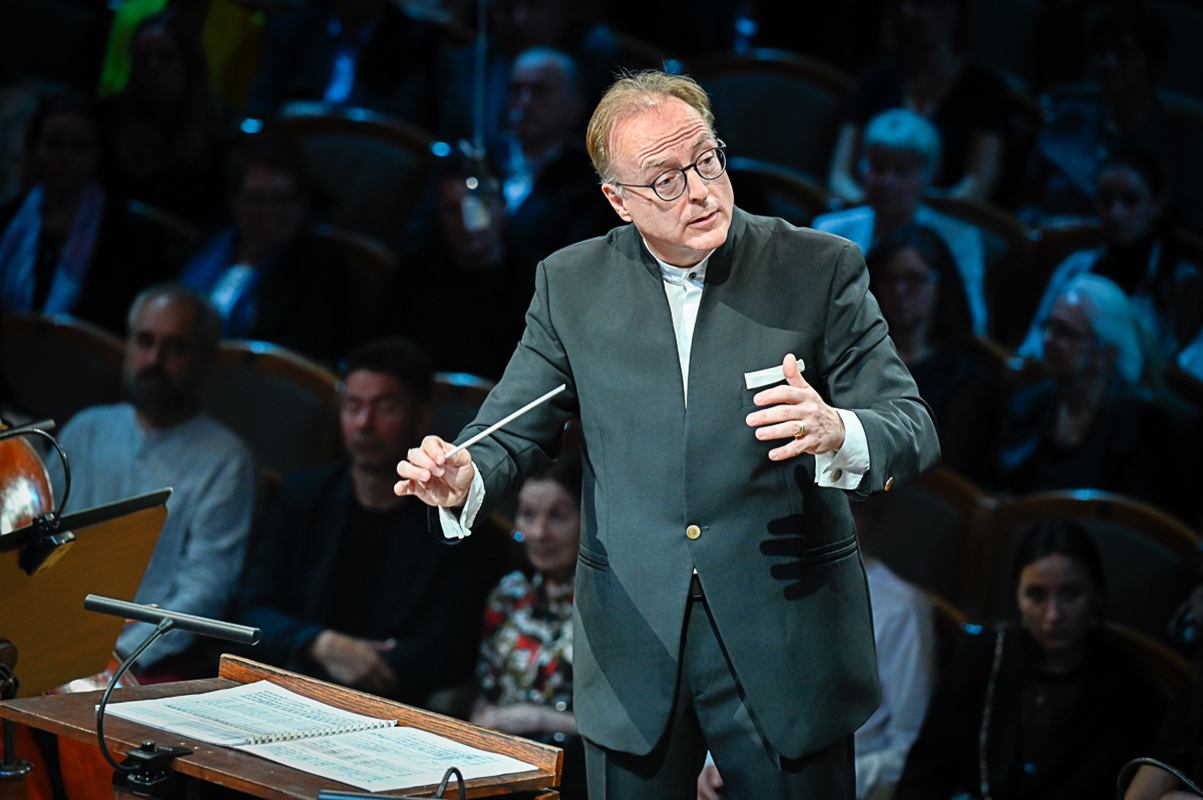 A2 Schubert. Mozart. Dvořák. Voříšek 1. října 2023, Rudolfinum Praha – Christoph-Mathias Mueller a PKF – Prague Philharmonia (foto Ivan Malý)