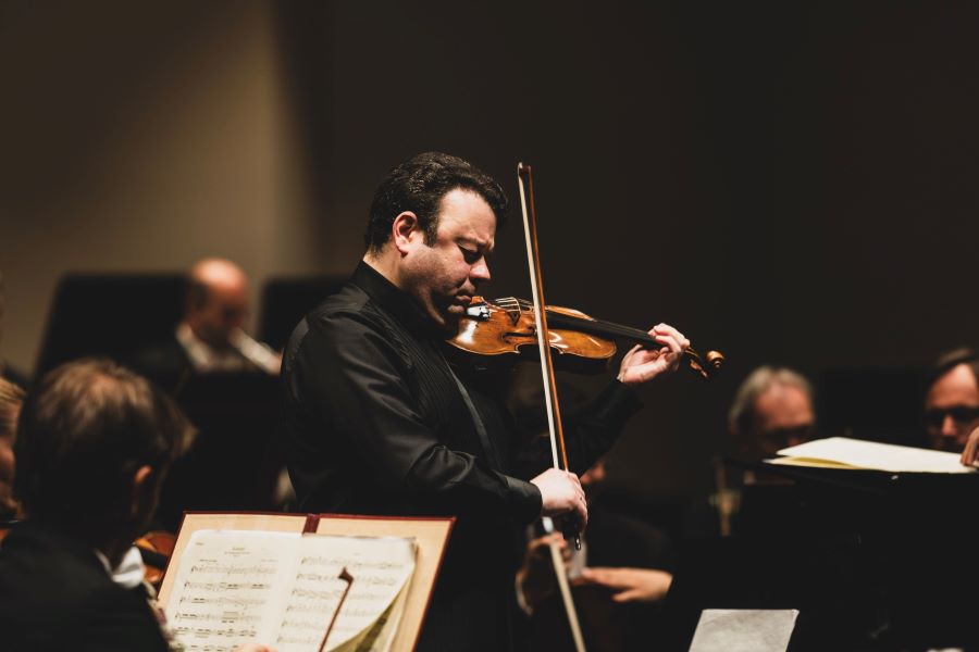 Zahajovací koncert JFO: Vadim Gluzman, 6. října 2023, Kino Vesmír, Ostrava (zdroj Janáčkova filharmonie Ostrava)