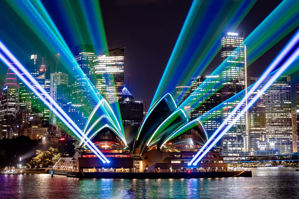 Sydney Opera House slaví padesáté výročí laserovou show (foto Daniel Boud)