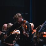 Moravský podzim: Závěrečný koncert – Partnerská Poznaň, 22. října 2023, Janáčkovo divadlo Brno – Milan Paľa a Poznaňská filharmonie (foto Dag Markl)