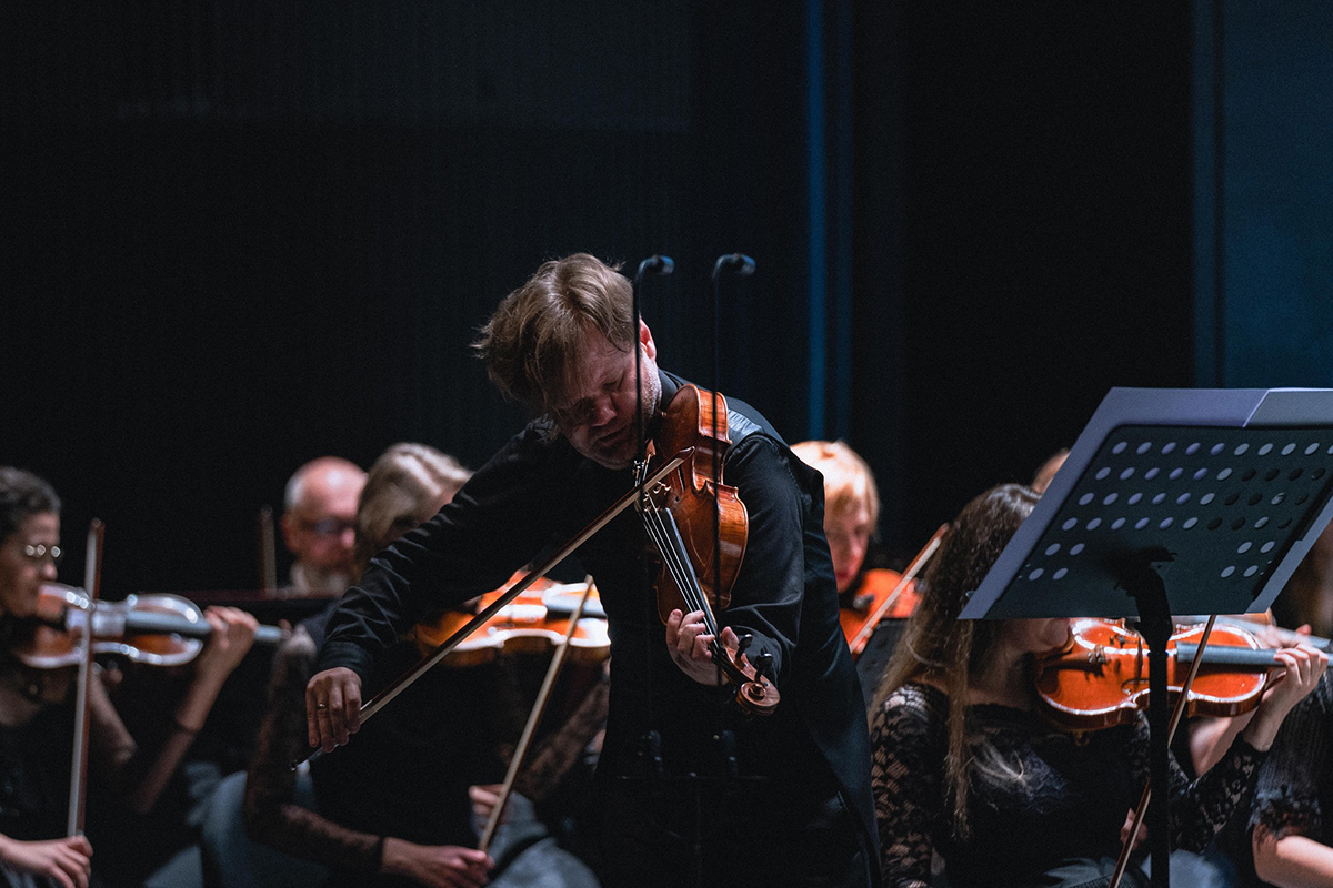 Moravský podzim: Závěrečný koncert – Partnerská Poznaň, 22. října 2023, Janáčkovo divadlo Brno – Milan Paľa a Poznaňská filharmonie (foto Dag Markl)