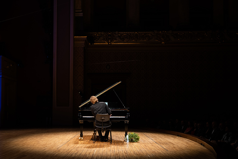 Klavírní festival Rudolfa Firkušného – Denis Kožuchin: Ďábelské a božské, 7. listopadu 2023, Rudolfinum, Dvořákova síň (foto Milan Mošna)