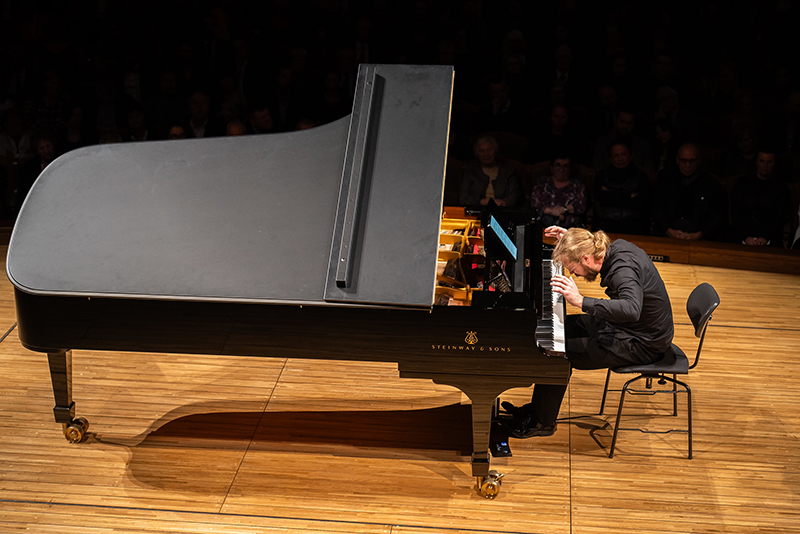 Klavírní festival Rudolfa Firkušného – Denis Kožuchin: Ďábelské a božské, 7. listopadu 2023, Rudolfinum, Dvořákova síň (foto Milan Mošna)
