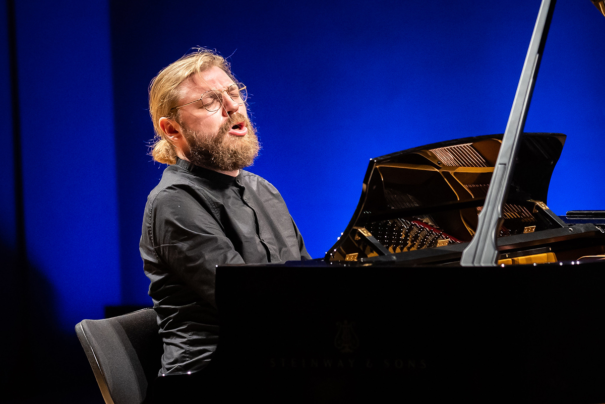 Klavírní festival Rudolfa Firkušného – Denis Kožuchin: Ďábelské a božské, 7. listopadu 2023, Rudolfinum, Dvořákova síň (foto Milan Mošna)