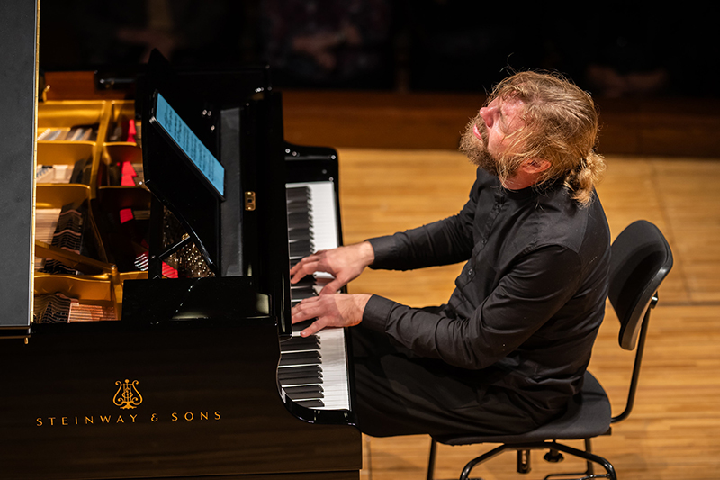Klavírní festival Rudolfa Firkušného – Denis Kožuchin: Ďábelské a božské, 7. listopadu 2023, Rudolfinum, Dvořákova síň (foto Milan Mošna)