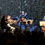 Prague Sounds: Alva Noto a Ensemble Modern 8. listopadu 2023, Veletržní palác, Praha (zdroj Prague Sounds, foto Petra Hajská)