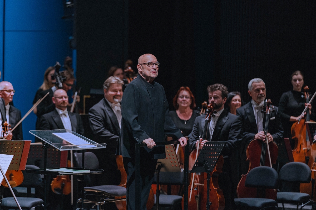 Příběhy starého Španělska: Dennis Russell Davies, Filharmonie Brno, 7. prosince 2023, Janáčkovo divadlo, Brno (zdroj Filharmonie Brno, foto Dag Markl)