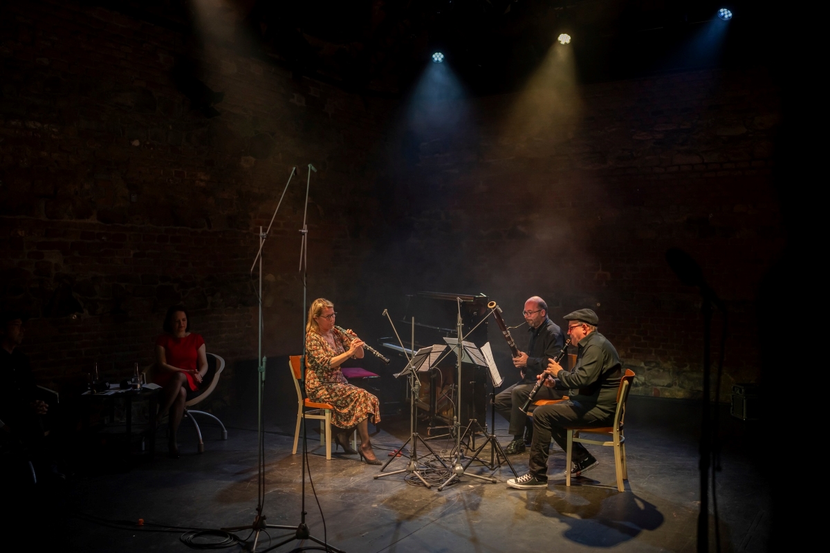 Cyklus soudobé hudby s PKF – Prague Philharmonia: Lenka Filová, Václav Fürbach, Jindřich Pavliš, 12. prosince 2023, Švandovo divadlo, Praha (zdroj PKF—Prague Philharmonia, foto Milan Mošna)