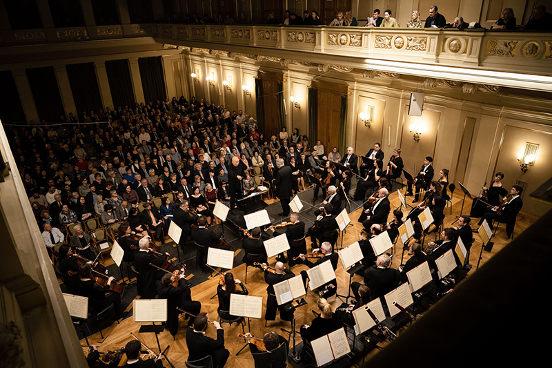 Vídeň klasicistní, Vídeň romantická, 25. ledna 2024, Besední dům, Brno – Christoph Prégardien, Dennis Russell Davies a Filharmonie Brno (foto Jakub Joch)