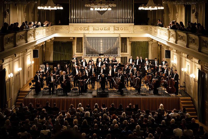 Vídeň klasicistní, Vídeň romantická, 25. ledna 2024, Besední dům, Brno – Christoph Prégardien, Dennis Russell Davies a Filharmonie Brno (foto Jakub Joch)