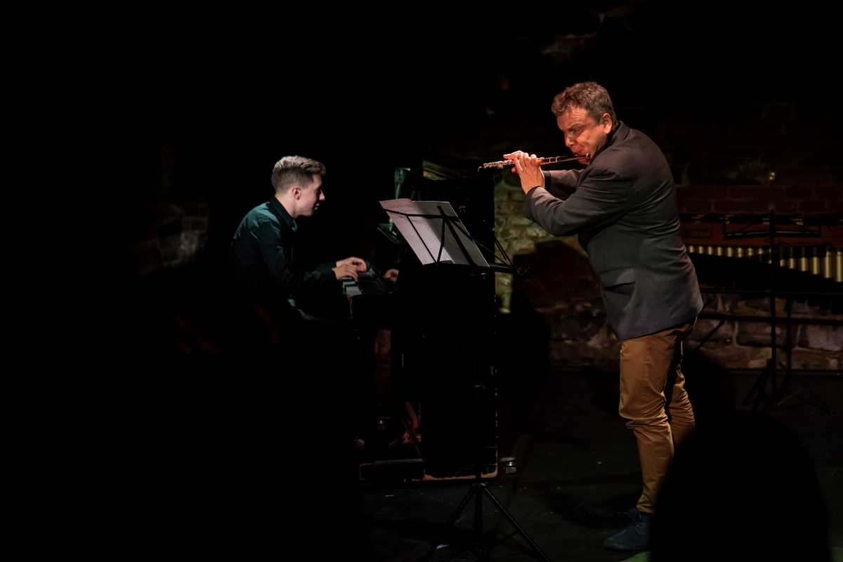 Jaroslav Pelikán – Mezi flétnou, kompozicí a operou: Filip Martinka, Jaroslav Pelikán, 13. února 2024, Studio Švandova divadla na Smíchově, Praha (zdroj PKF—Prague Philharmonia, foto Milan Mošna)