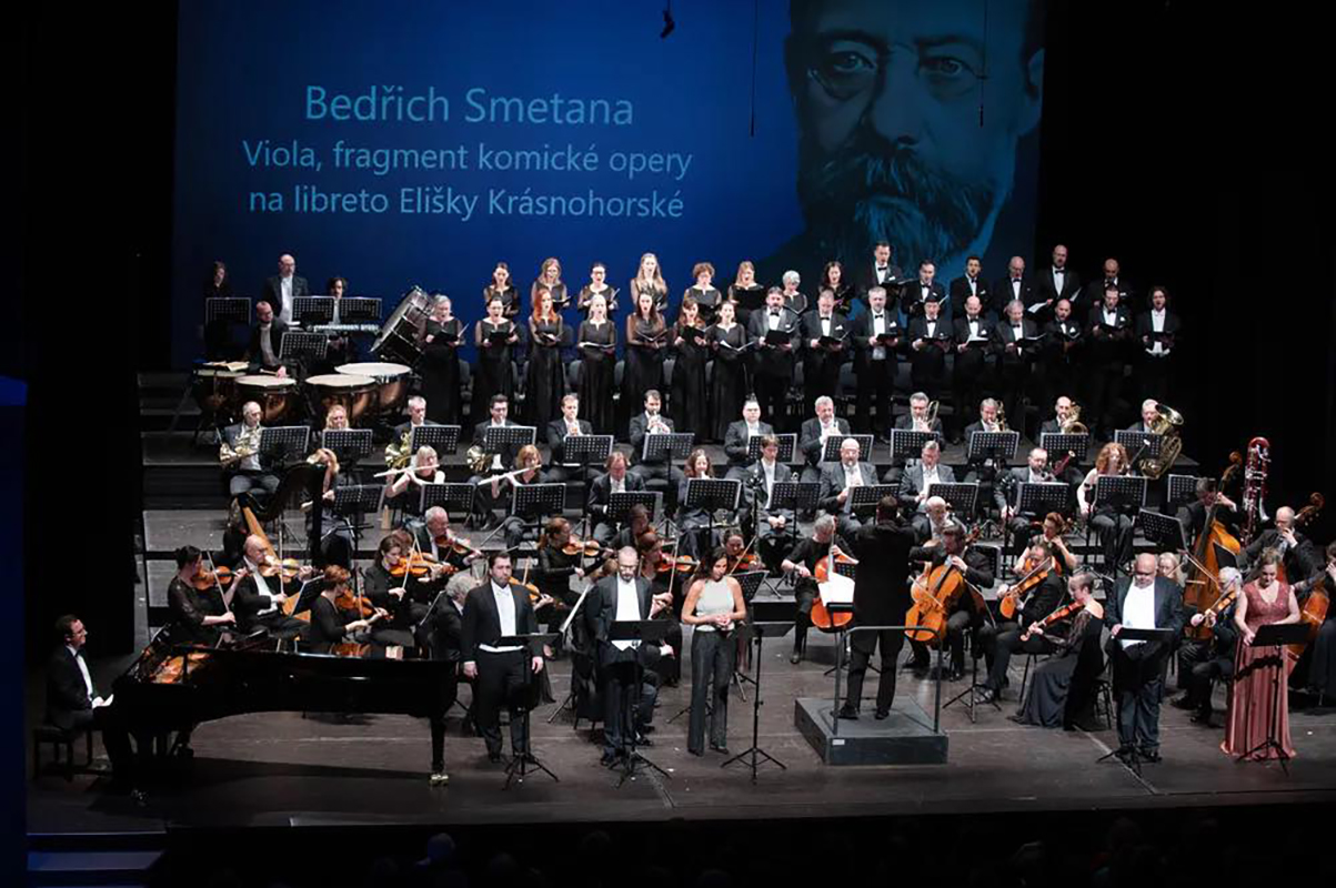 V hudbě život Čechů, 28. února 2024, Divadlo J. K. Tyla, Nová scéna – Maxim Averkiev, Richard Samek, Jakub Hliněnský, Jana Foff, Jiří Petrdlík, Jevhen Šokalo, Ivana Veberová, Orchestr opery DJKT, Sbor opery DJKT (foto Irena Štěrbová)