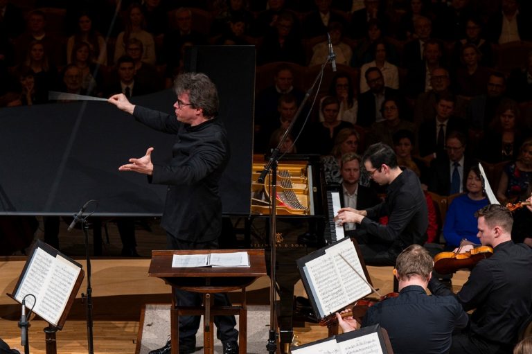 Jakub Hrůša, Alim Bejsembajev, Česká filharmonie, 21. února 2024, Rudolfinum, Praha (zdroj Česká filharmonie)