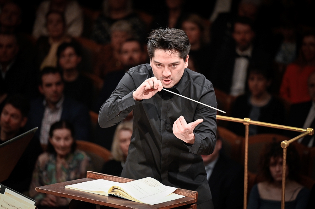 Eugene Tzigane, 4. března 2024, Rudolfinum, Praha (zdroj PKF — Prague Philharmonia, foto Ivan Malý)