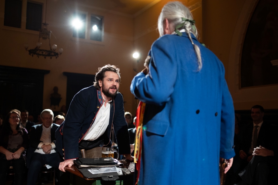 Bedřich Smetana: Prodaná nevěsta – Peter Berger, Daniel Hůlka, Pražský Hlahol (zdroj Opera lidem, foto Martin Babic)