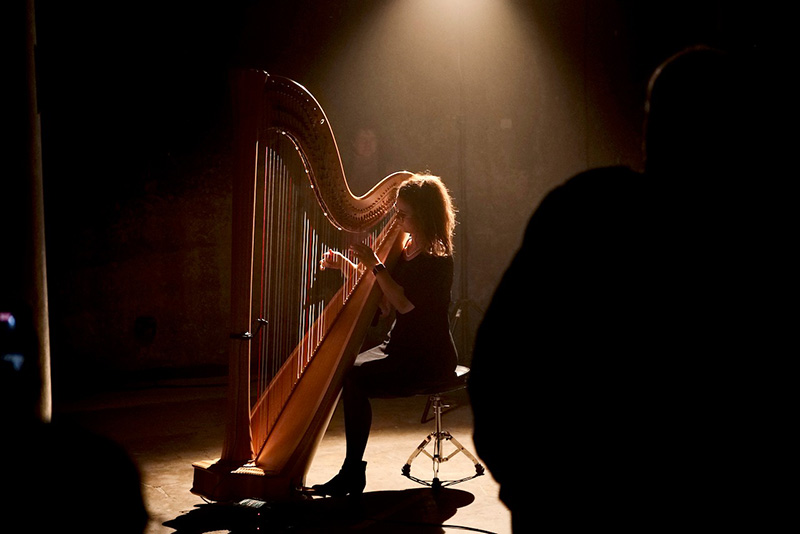 Prague Music Performance – James Tenney: Postal Pieces, 1. března 2024, Divadlo X10 (foto Marek Bouda)