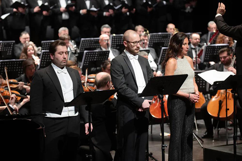 V hudbě život Čechů, 28. února 2024, Divadlo J. K. Tyla, Nová scéna – Richard Samek, Jakub Hliněnský, Jana Foff, Orchestr opery DJKT (foto Irena Štěrbová)