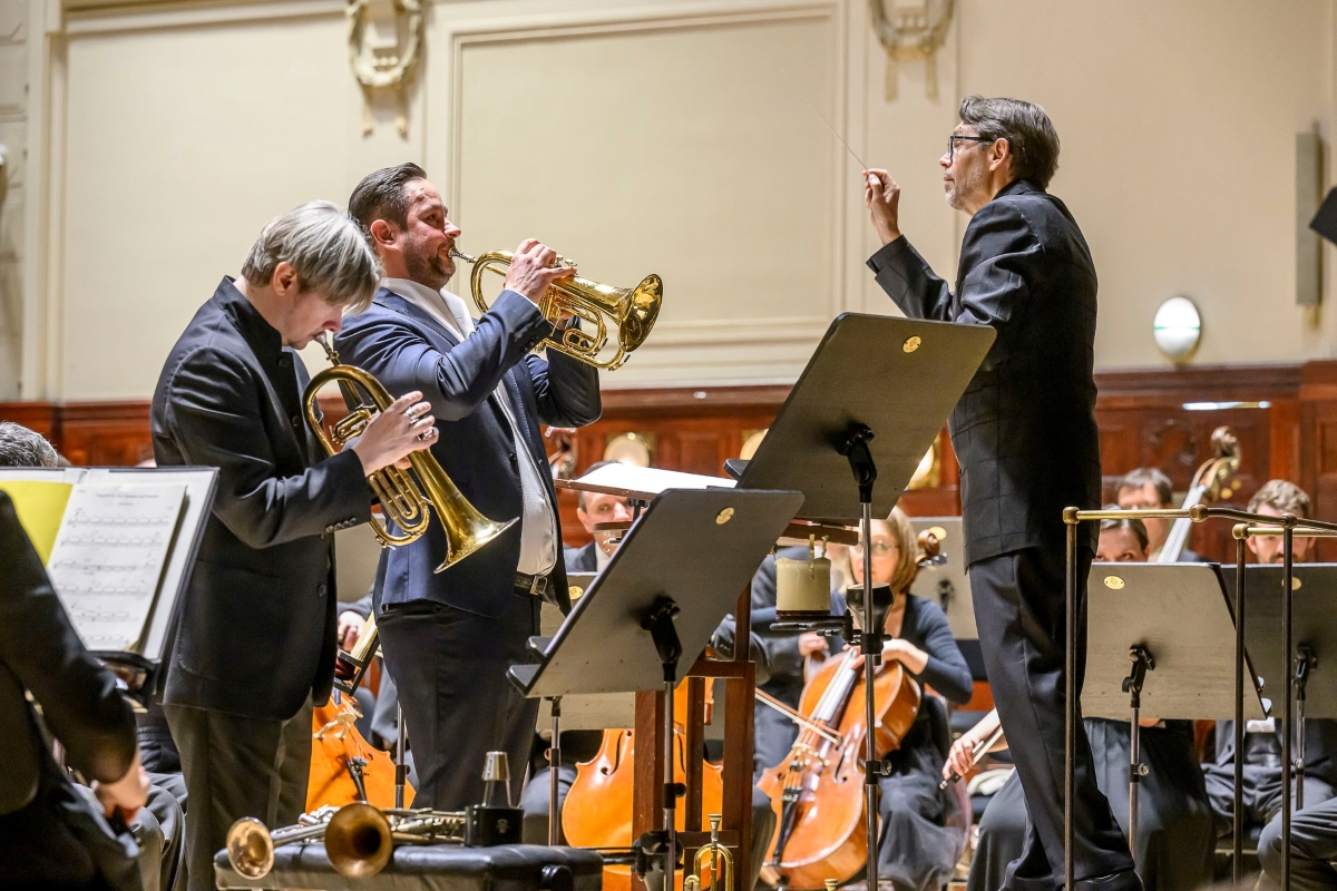 Sergei Nakariakov & Gábor Boldoczki: Sergei Nakariakov, Gábor Boldoczki, Andrej Borejko, 20. března 2024, Obecní dům, Praha (zdroj Symfonický orchestr hl. m. Prahy FOK, foto Petra Hajská)