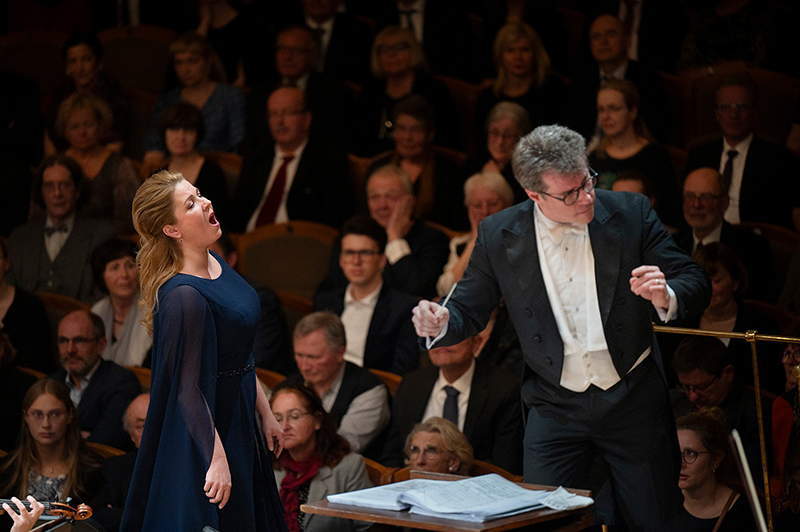 Leoš Janáček: Příhody lišky Bystroušky, koncertní provedení opery, 5. dubna 2024, Rudolfinum, Dvořákova síň – Kateřina Kněžíková a Jakub Hrůša (zdroj Česká filharmonie)