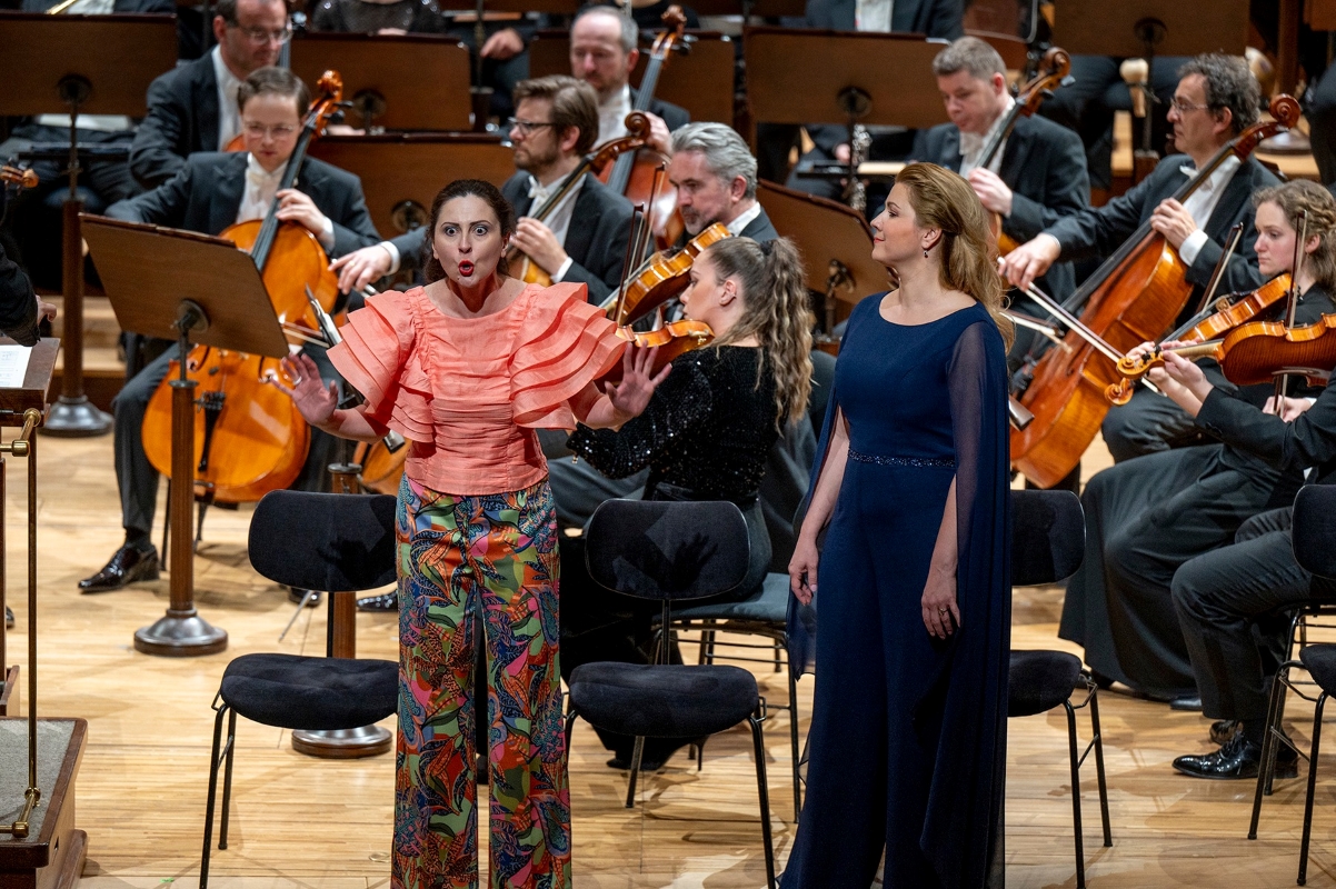 Leoš Janáček: Příhody lišky Bystroušky, koncertní provedení – Jelena Callagova, Kateřina Kněžíková, Česká filharmonie, 11. dubna 2024, Rudolfinum, Praha (zdroj Česká filharmonie)
