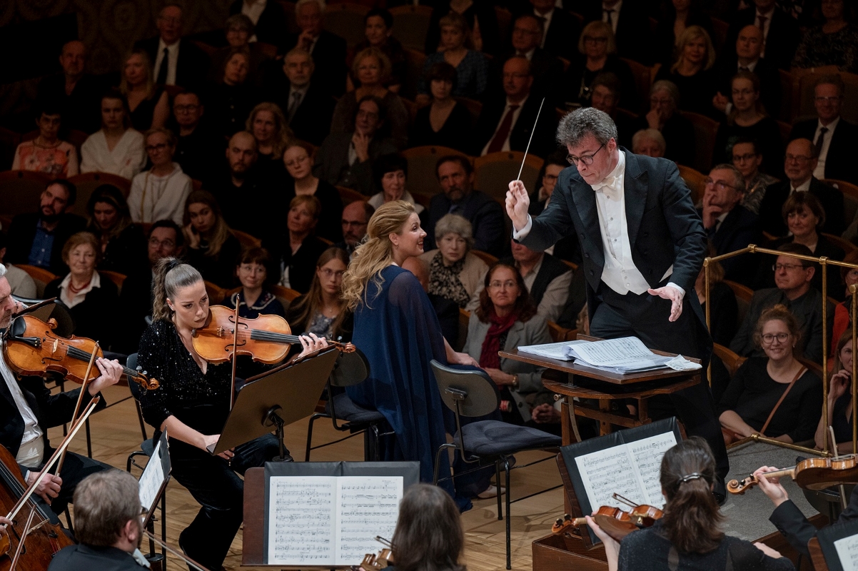 Leoš Janáček: Příhody lišky Bystroušky, koncertní provedení – Kateřina Kněžíková, Jakub Hrůša, Česká filharmonie, 11. dubna 2024, Rudolfinum, Praha (zdroj Česká filharmonie)