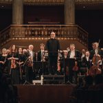 Filharmonie Brno: Rhapsody in Blue 100, 14. dubna 2024, Konzerthaus, Vídeň – Dennis Russell Davies (foto Štěpán Plucar)