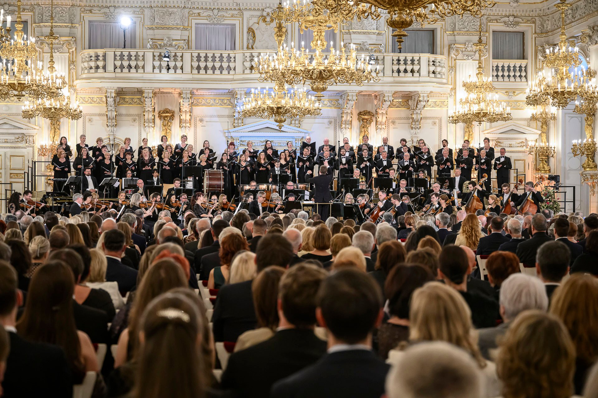 Slavné operní sbory: Pražský filharmonický sbor, Prague Philarmonia, Lukáš Vasilek, 21. dubna 2024, Španělský sál, Pražský hrad (zdroj Pražský filharmonický sbor, foto Petra Hajská)